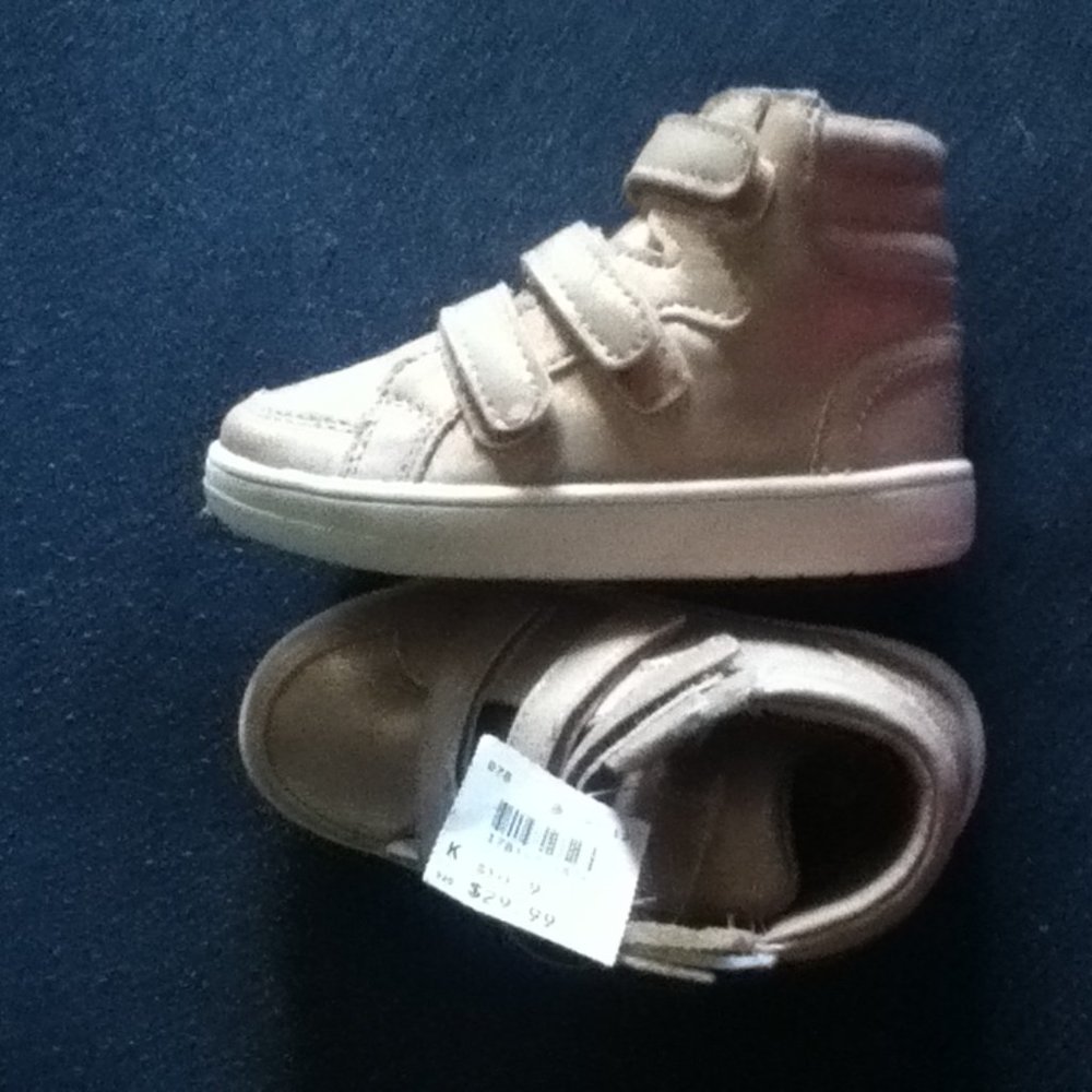 BRAND NEW BRASH LITTLE GIRL SNEAKERS SIZE 9